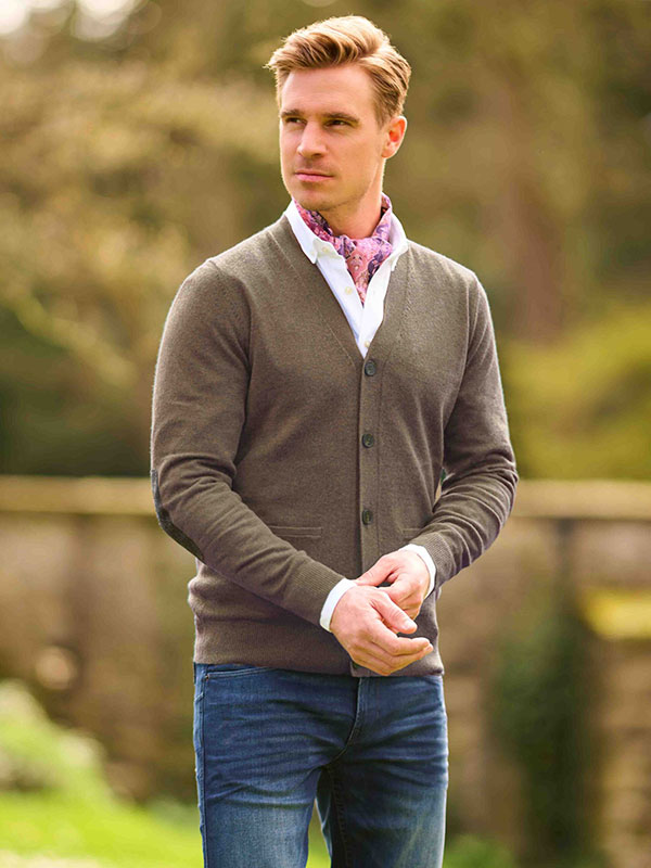 Cardigan_lambswool_met_Harris_Tweed_details_Nutmeg Cardigan_lambswool_met_Harris_Tweed_details_Nutmeg