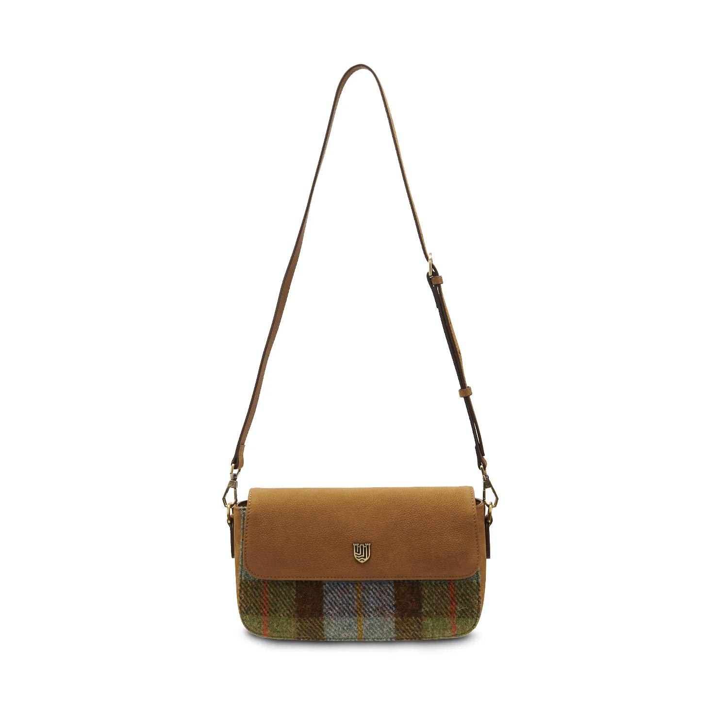 Harris_Tweed_Clutch__The_Caithness__Islander__Chestnut_Blue_Tartan Harris_Tweed_Clutch__The_Caithness__Islander__Chestnut_Blue_Tartan