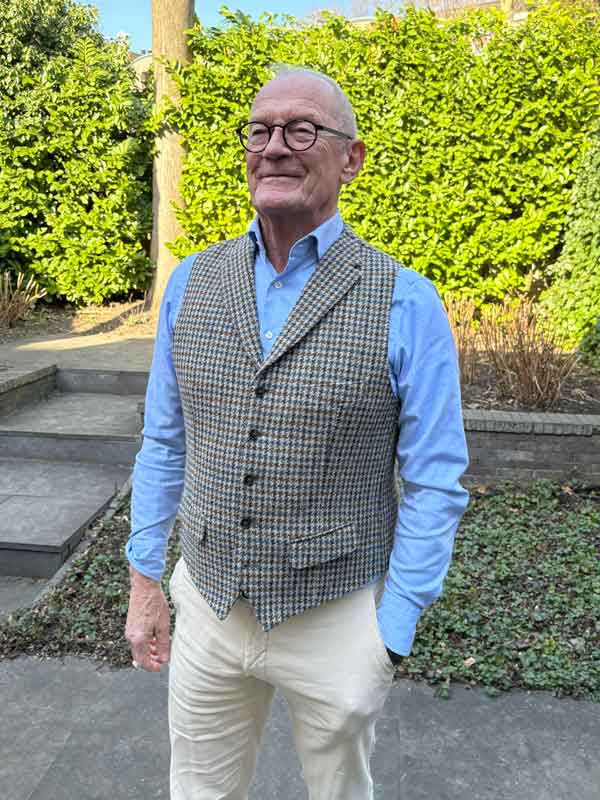 Harris_Tweed_Vestje_Wales_Met_Revers_In_Houndstooth_Tweed