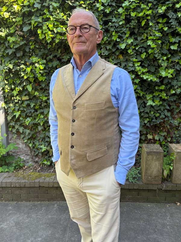 Corduroy_Vestje__Wales__In_Met_Revers_In_Beige