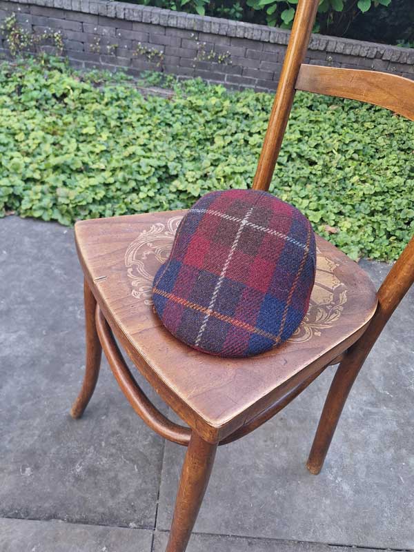 Harris_Tweed_Flat_Cap_Henry_In_Berry_Check