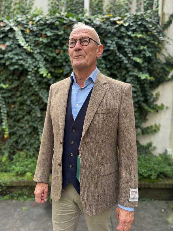 Harris_Tweed_Jacket_624_Leather_Buttons
